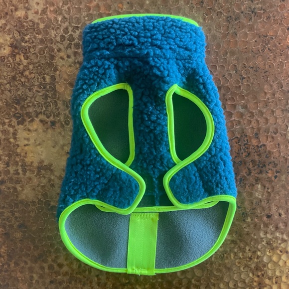 RC Pets Tundra Fleece Coat. Sea Blue & Fluorescent Yellow. Size 8 (XS) - Picture 4 of 9